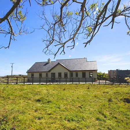 White Thorn House
